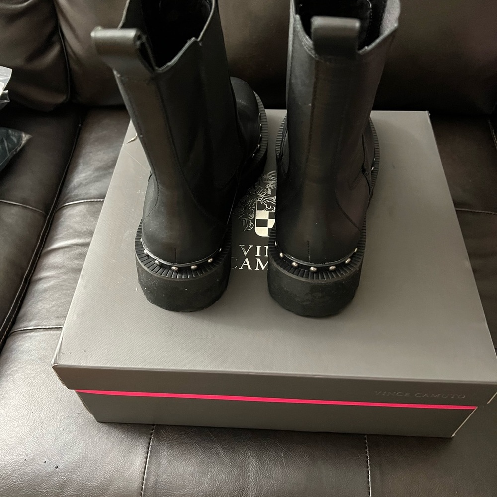 VINCE CAMUTO Black Pull-On Boots - Size: 6.5 - Picture 9 of 13